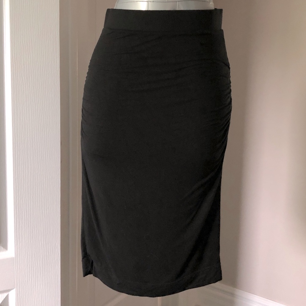 BR black side ruched midi length skirt